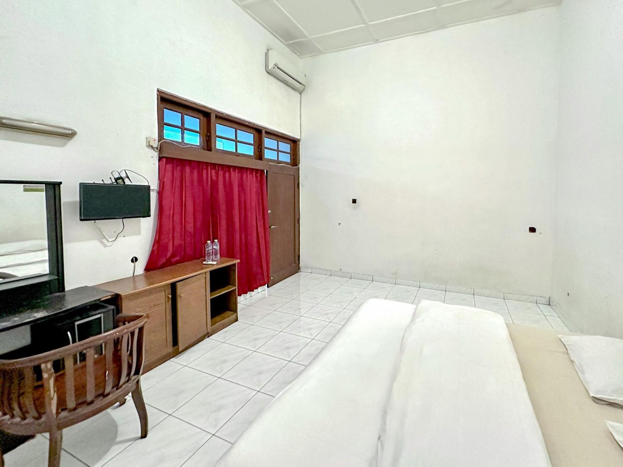 โอโย 759 โฮเต็ล เทวีศรี Hotel ยอกยาการ์ตา ภายนอก รูปภาพ